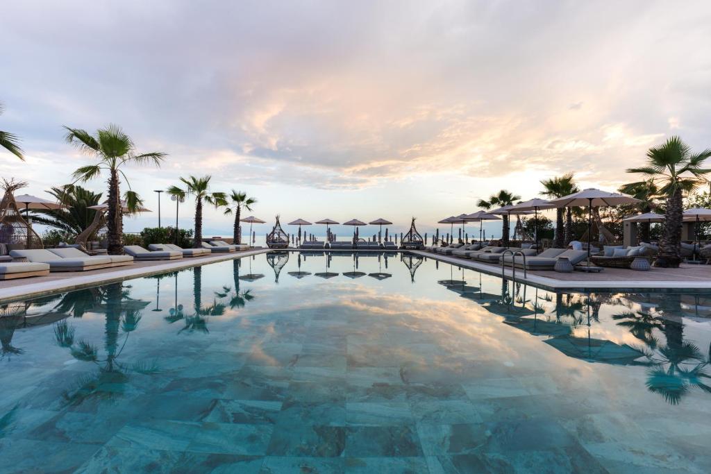 Medite Kassandra Resort БАСЕЙН.jpg
