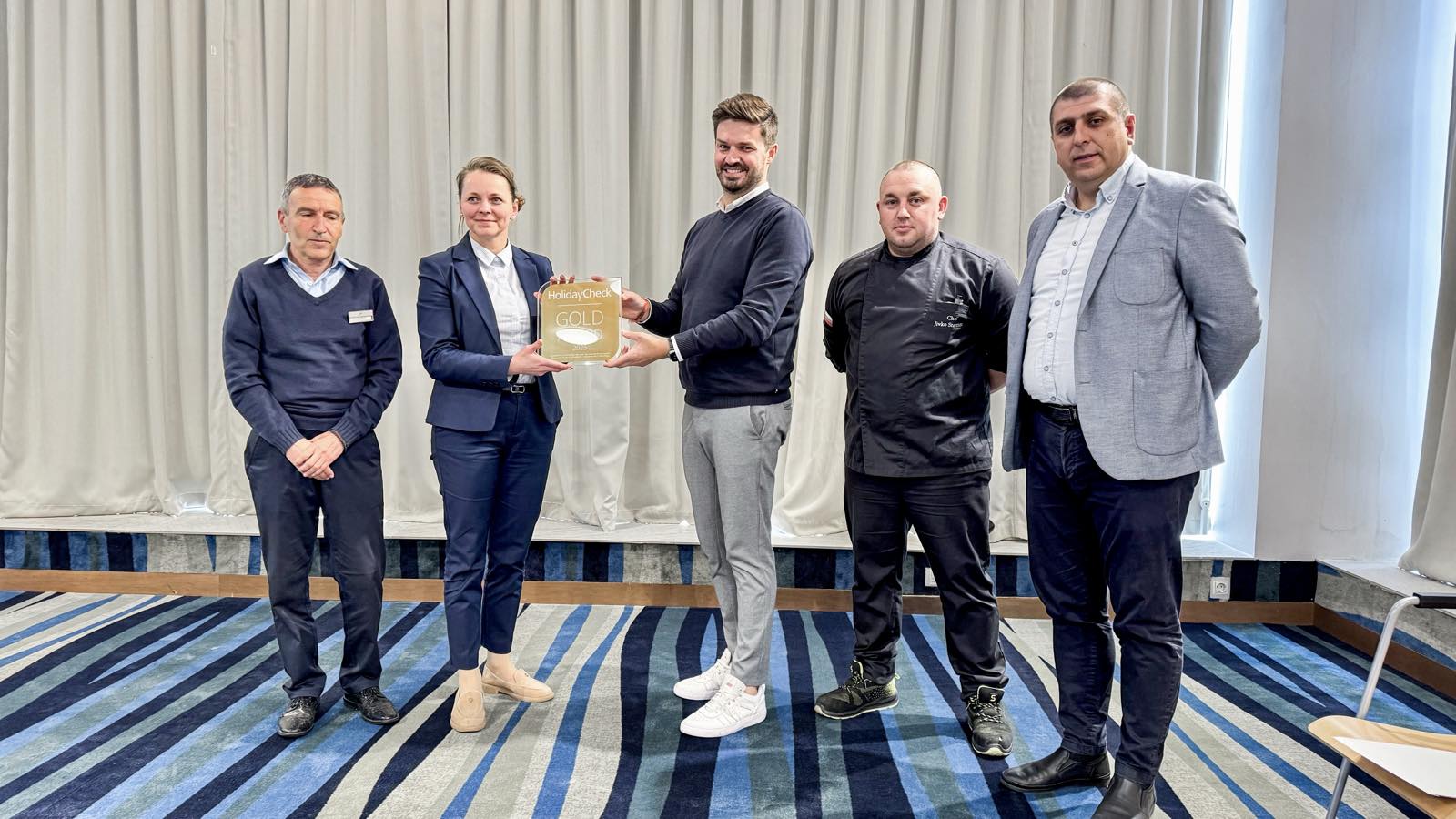 Maritim Paradise Blue_HolidayCheck Award.jpg