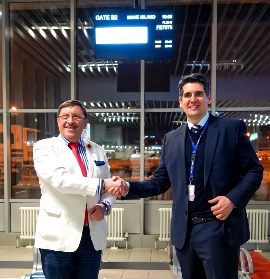 Г-н Максим Бехар, Почетен Генерален консул на Република Сейшели в България, и Хесус Кабайеро, изпълнителен директор „СОФ Кънект' на летище София