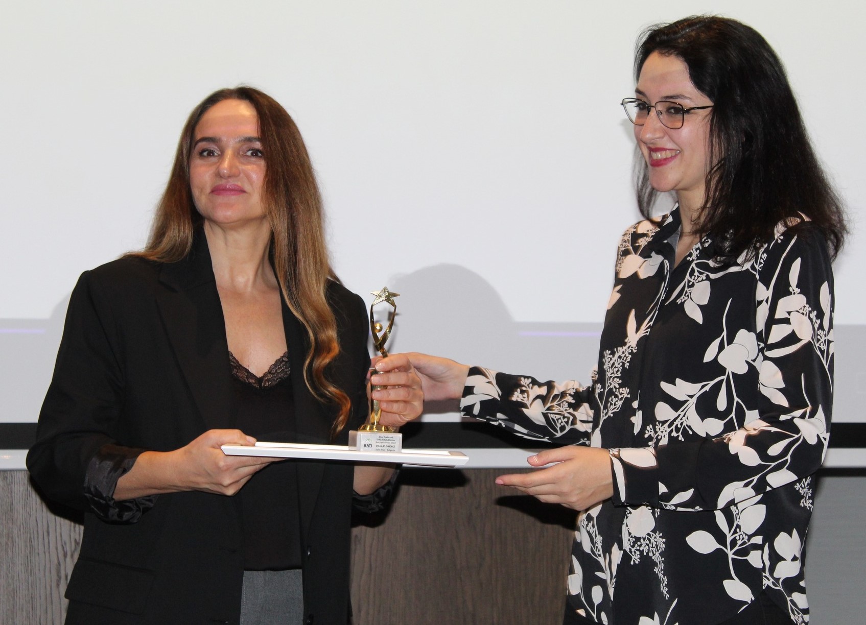 НАГРАДА - ВИЛА ФЛОРЕНЦИЯ.jpg