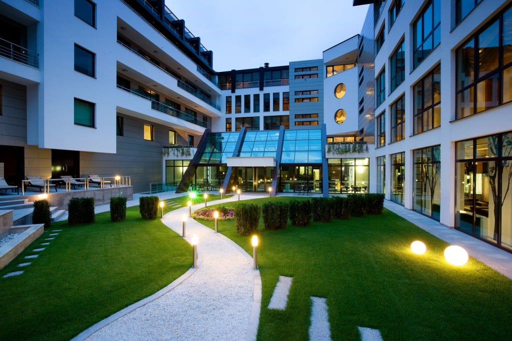 СПА хотел Персенк, Девин - ГРАДИНА.jpg