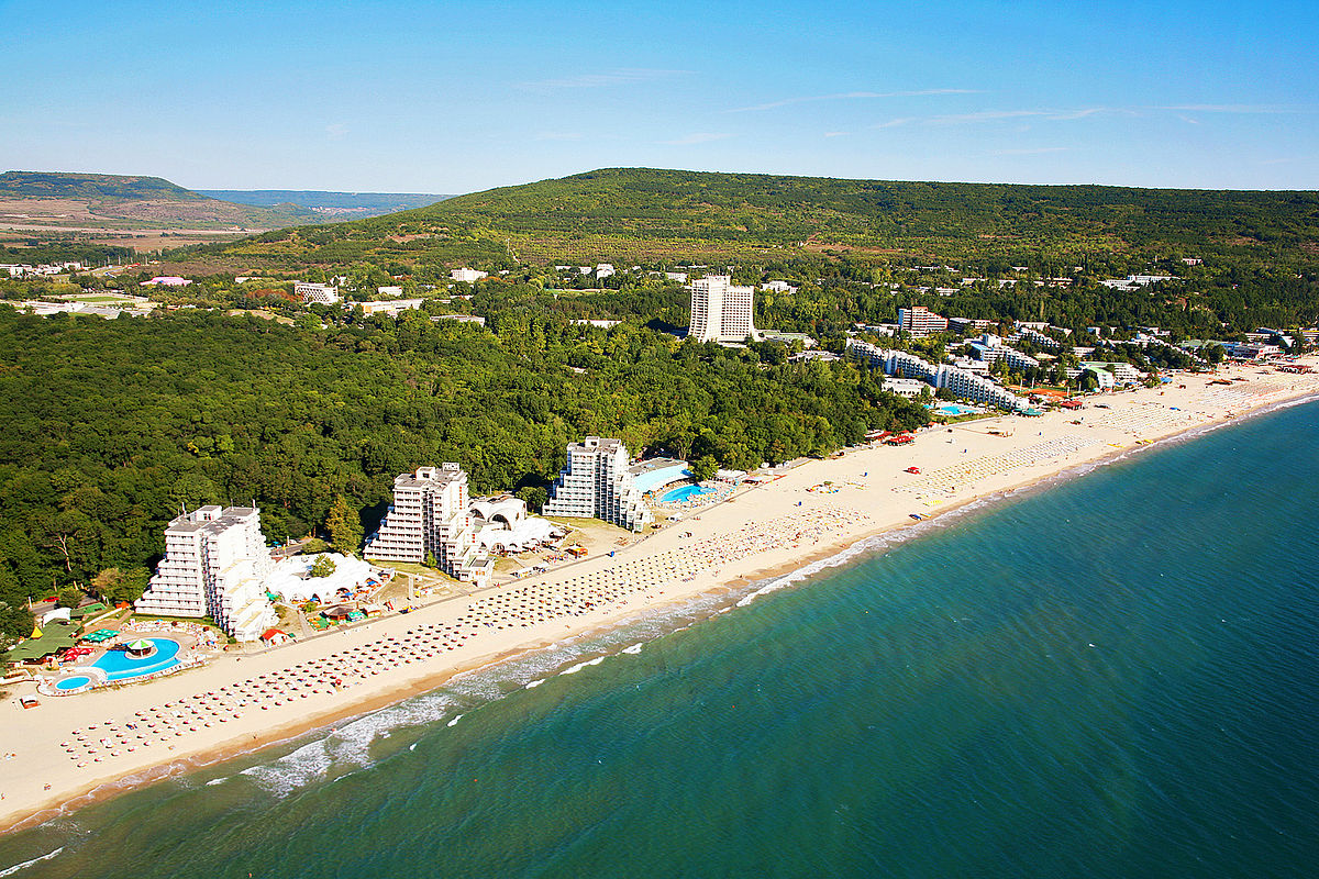 1200px-Albena_resort_Boby_Dimitrov.jpg