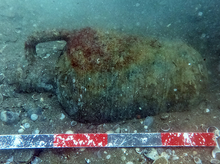 Откриване на късноантична амфора.jpg