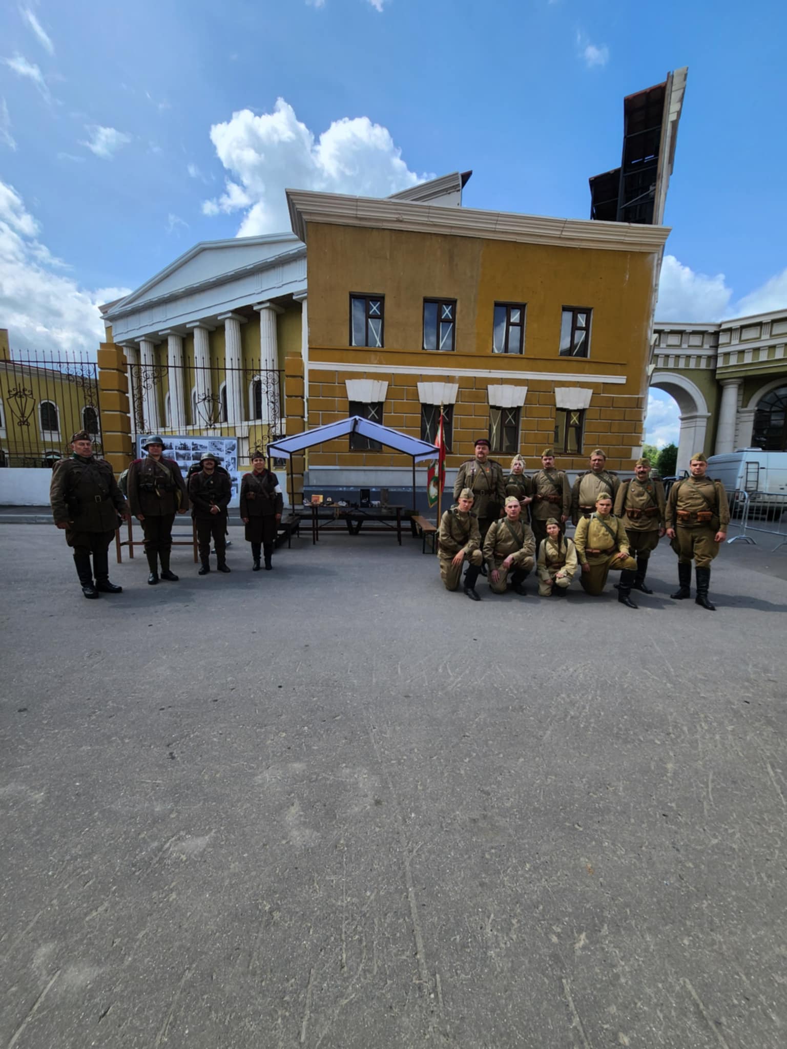 Добричките реконструктори представиха Българска и Червена армия.jpeg