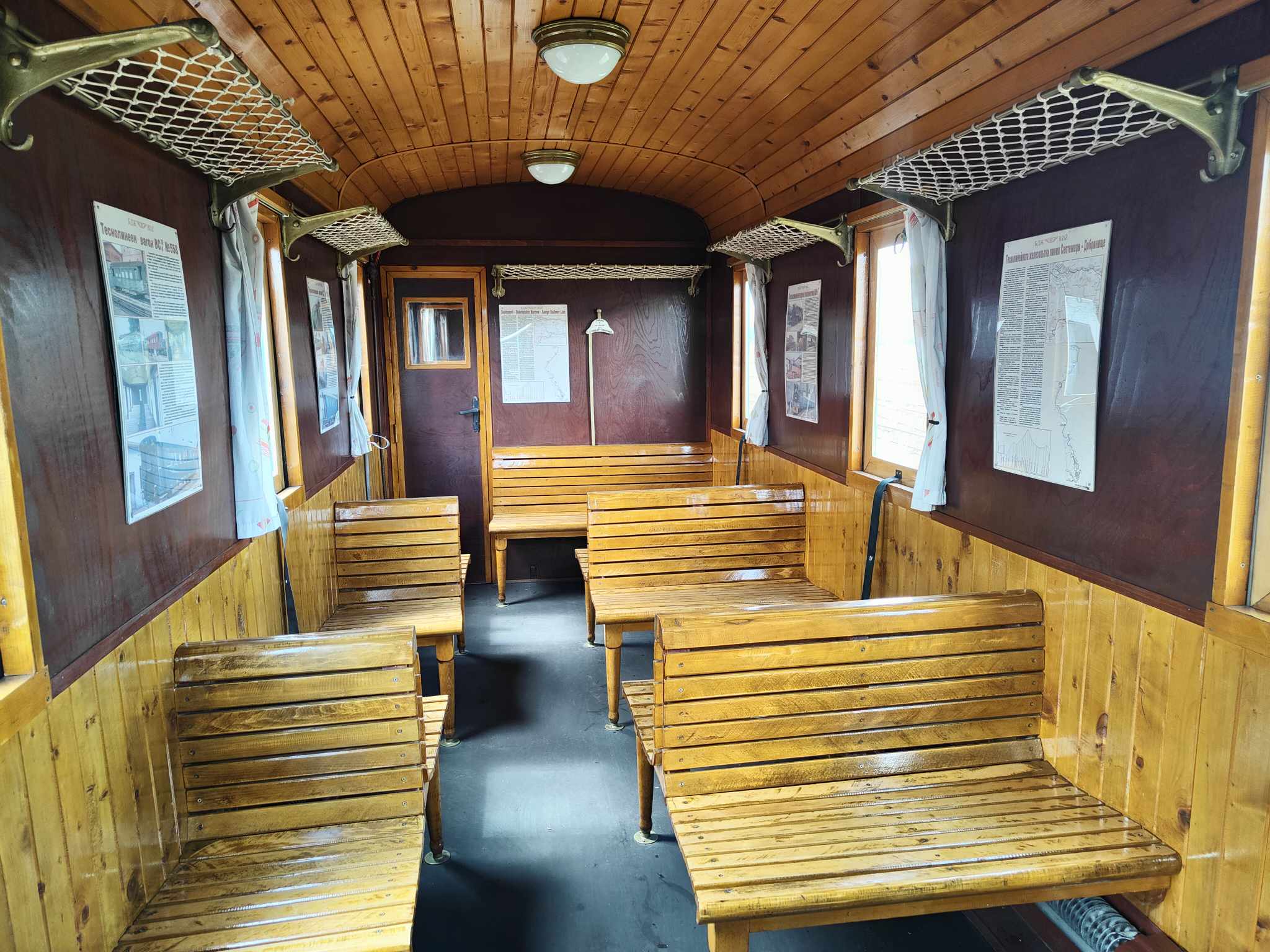 Ретро вагон теснолинейка интериор.jpeg